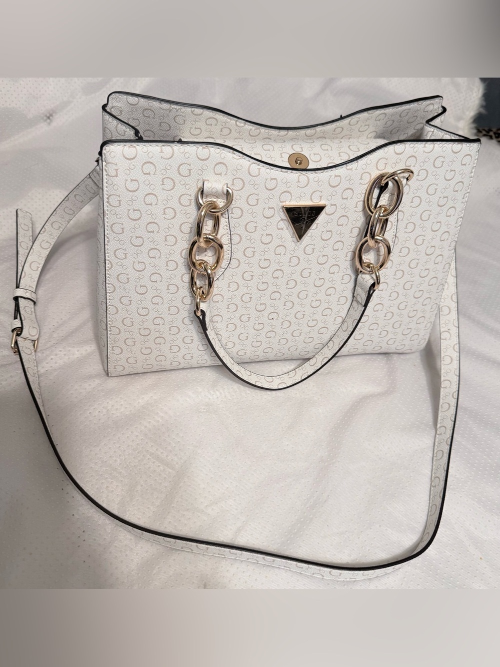 Guess White Monogram Shoulder Bag with Gold Chain Details - Picture 1 of 16